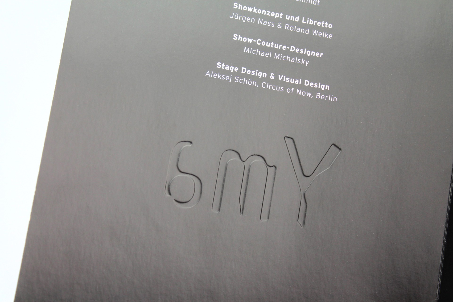 02_hochprägung_rückseite