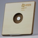 Schicke Lasergravur auf exklusiver CD Verpackung aus Holz